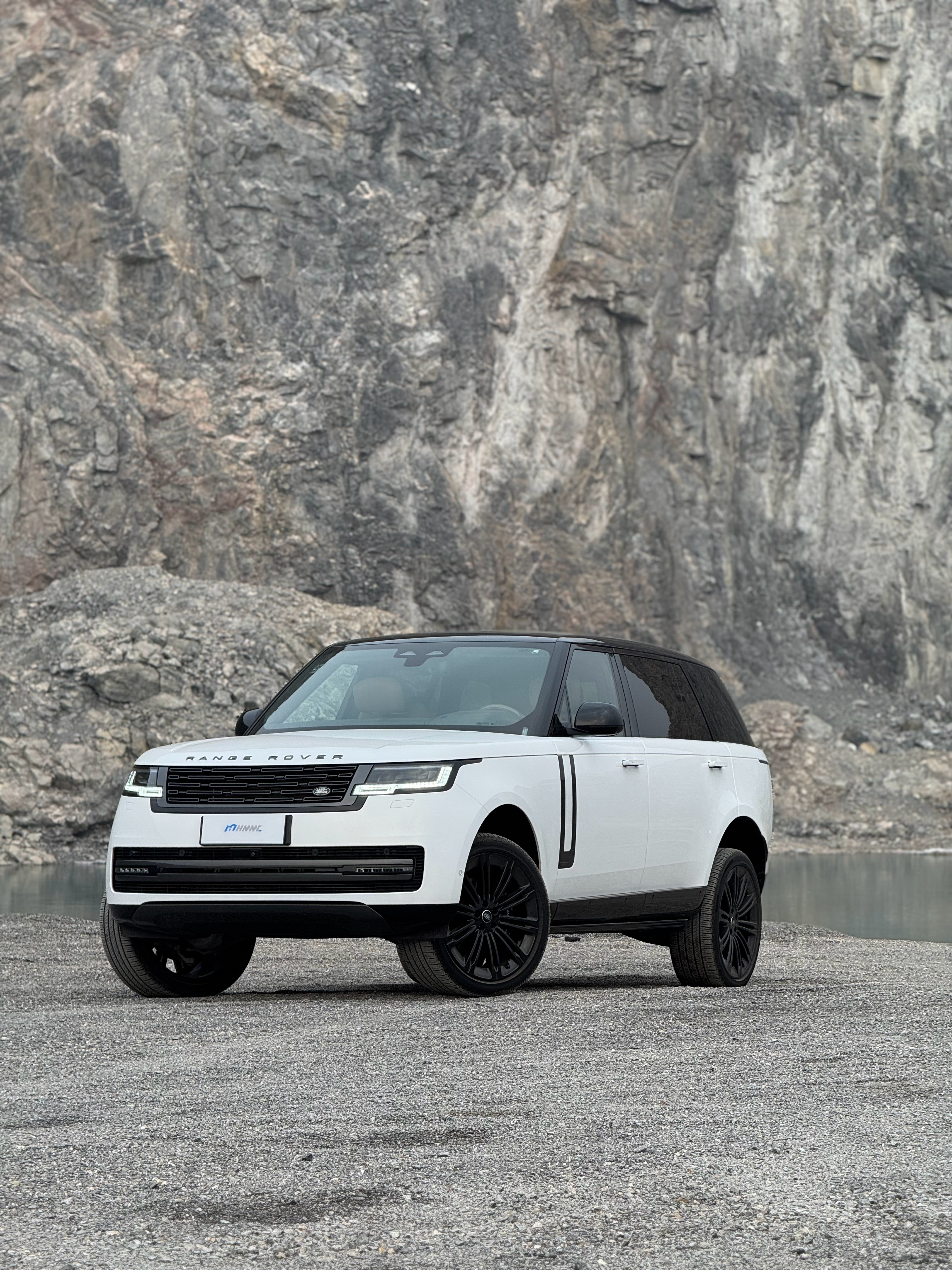 商人的周末，当然要开 2025 款 3.0 L6 400PS 揽胜行政典范加长版