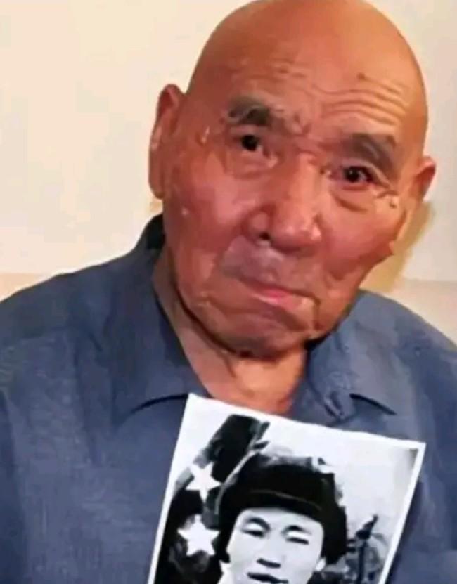 毛主席亲自为英雄改名！从“苏吊蛋”到“苏兆丹”

1953年，志愿军反坦克英雄苏