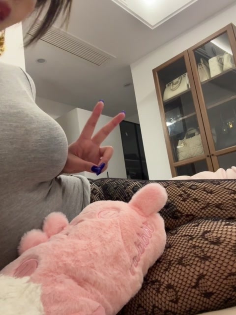 想到我怀里来吗小鬼[抱一抱] ​​​