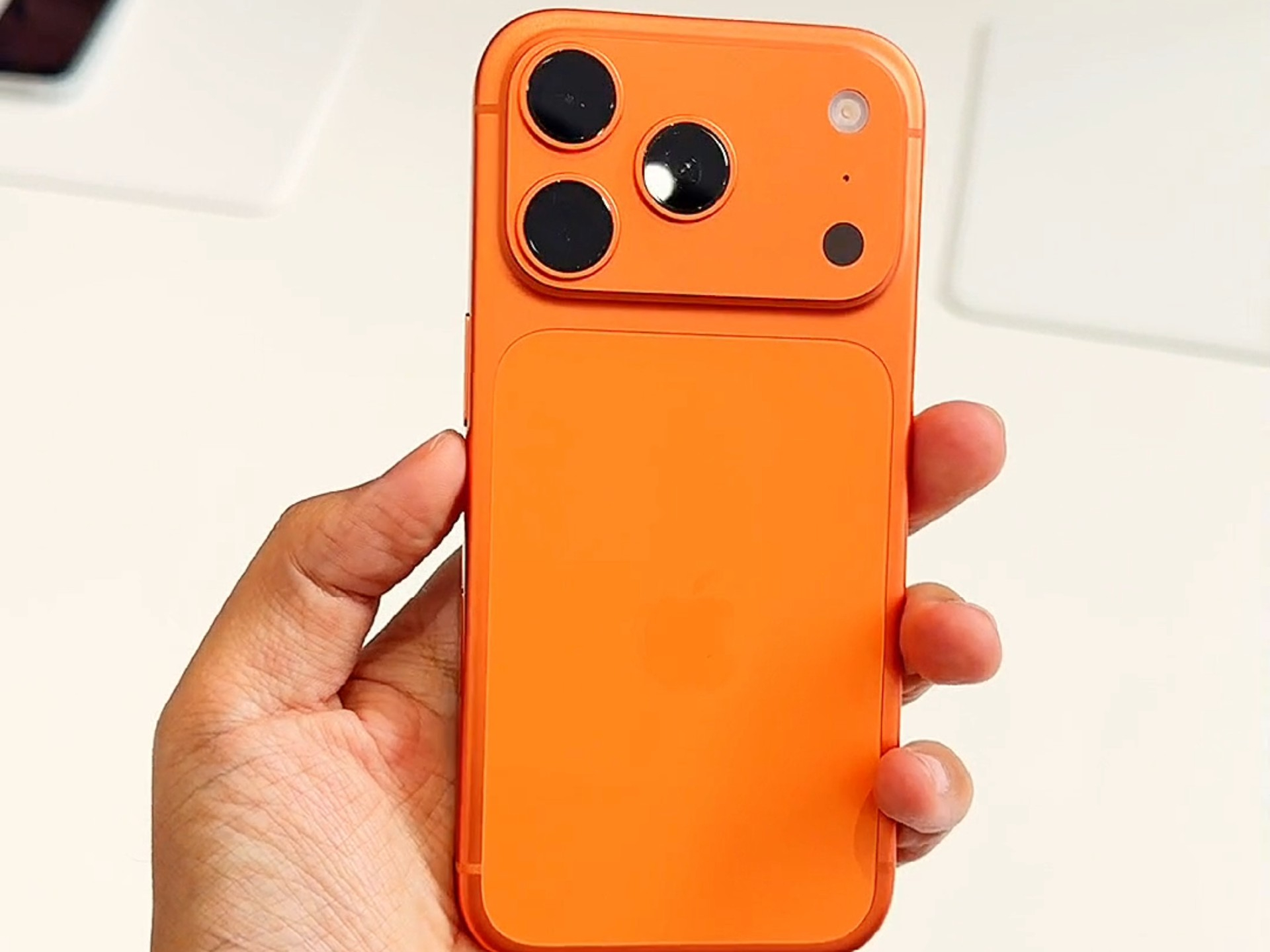 还得是苹果！苹果严管中国区经销商，禁线上平台卖产品，违规就取消授权。大中华区营收