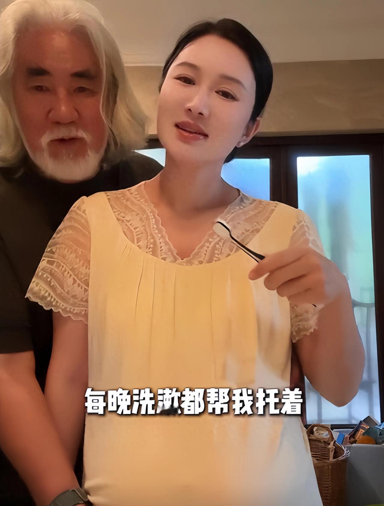 73岁张纪中涂妊娠油引争议，双手粗糙老年斑惹网友恶心

近日，有关著名导演张纪中