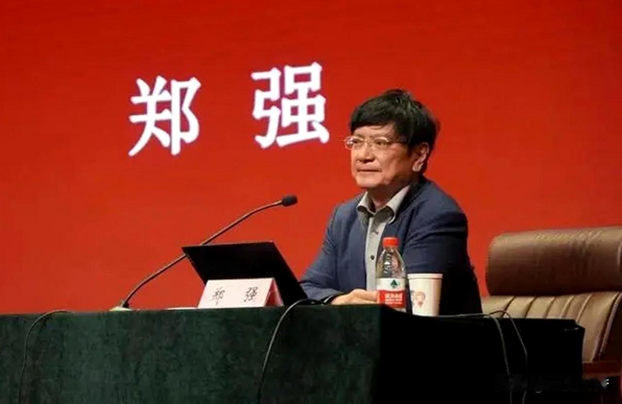 郑强算得上优秀的教育家
 
郑强绝对算得上国内极具风骨、名副其实的优秀教育家。不