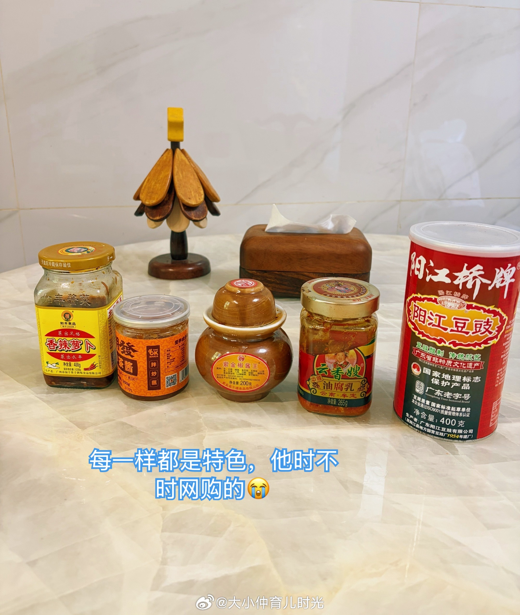家里各种酱也是仲爸买的，我懒到连蚝油都不想用，盐跟酱油就OK了，最多来个醋[哈哈