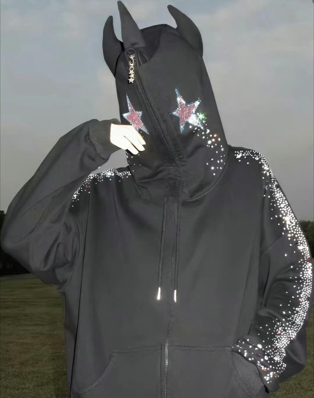 说这件衣服的水钻有粉色的可以去看看👀科了紫红也会被臆想成粉色……有正常人吗