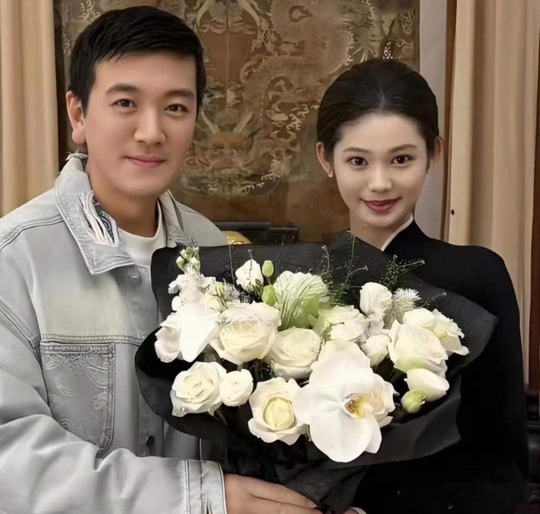 有钱人的世界我们不懂。不知道黄圣依看了有何感想。 ​​​