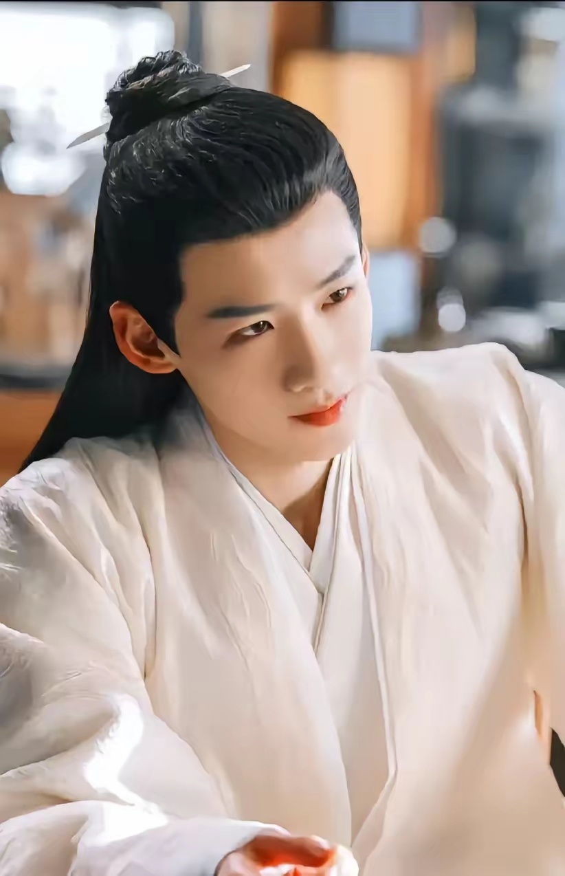 娱乐圈一直不温不火十大男明星1.杨洋2.张彬彬3.白宇4.白敬亭5.张凌赫6.张