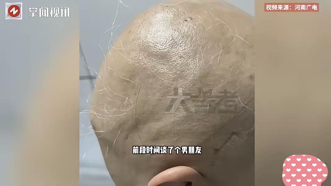 问世间情为何物。
河南郑州一个20岁女孩被男友断崖式分手后，一时无法接受，开始整
