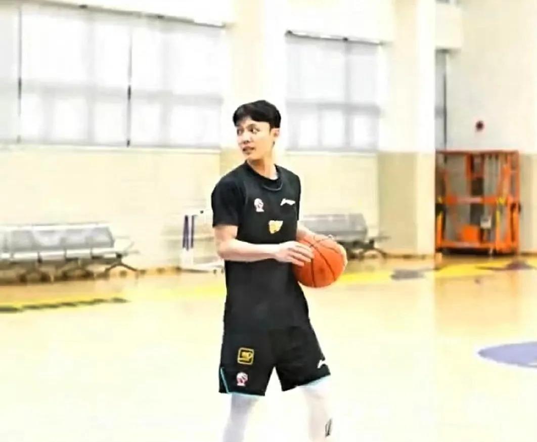 今夜关键战！广东内线双塔回归，杜锋放话必须赢，福建神射恐难救主

比赛未打，硝烟