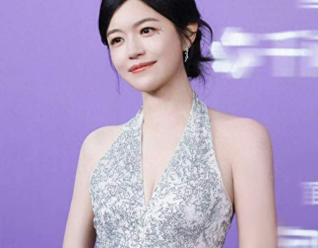 陈妍希温婉又可人