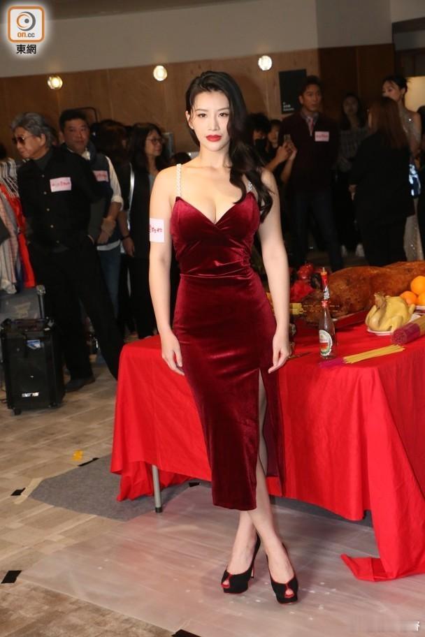 麻雀女王追男仔丨郭珮文出动心形胸　高海宁陈静密封让赛蛇年贺岁片《麻雀女王追男仔》