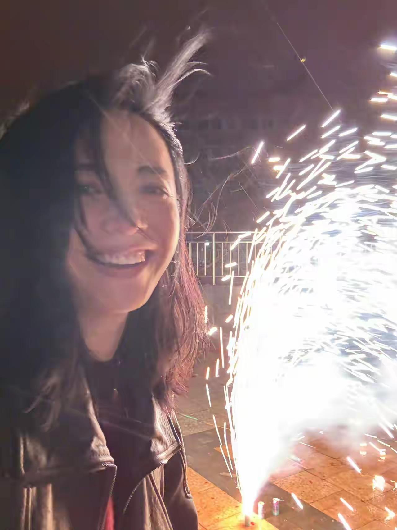 姚晨居然把离婚的事瞒了这么多年，现在才发声明主动官宣。

她和曹郁的联合声明里明