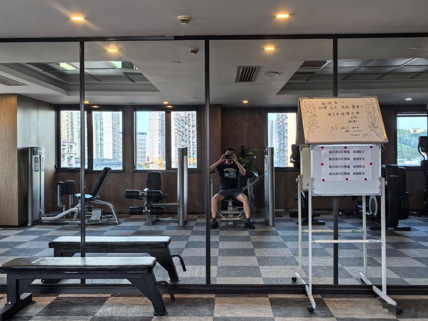 到了酒店后，第一件事就是吃健身的“苦”！这是对出差认床的人，快速睡着的好办法，只