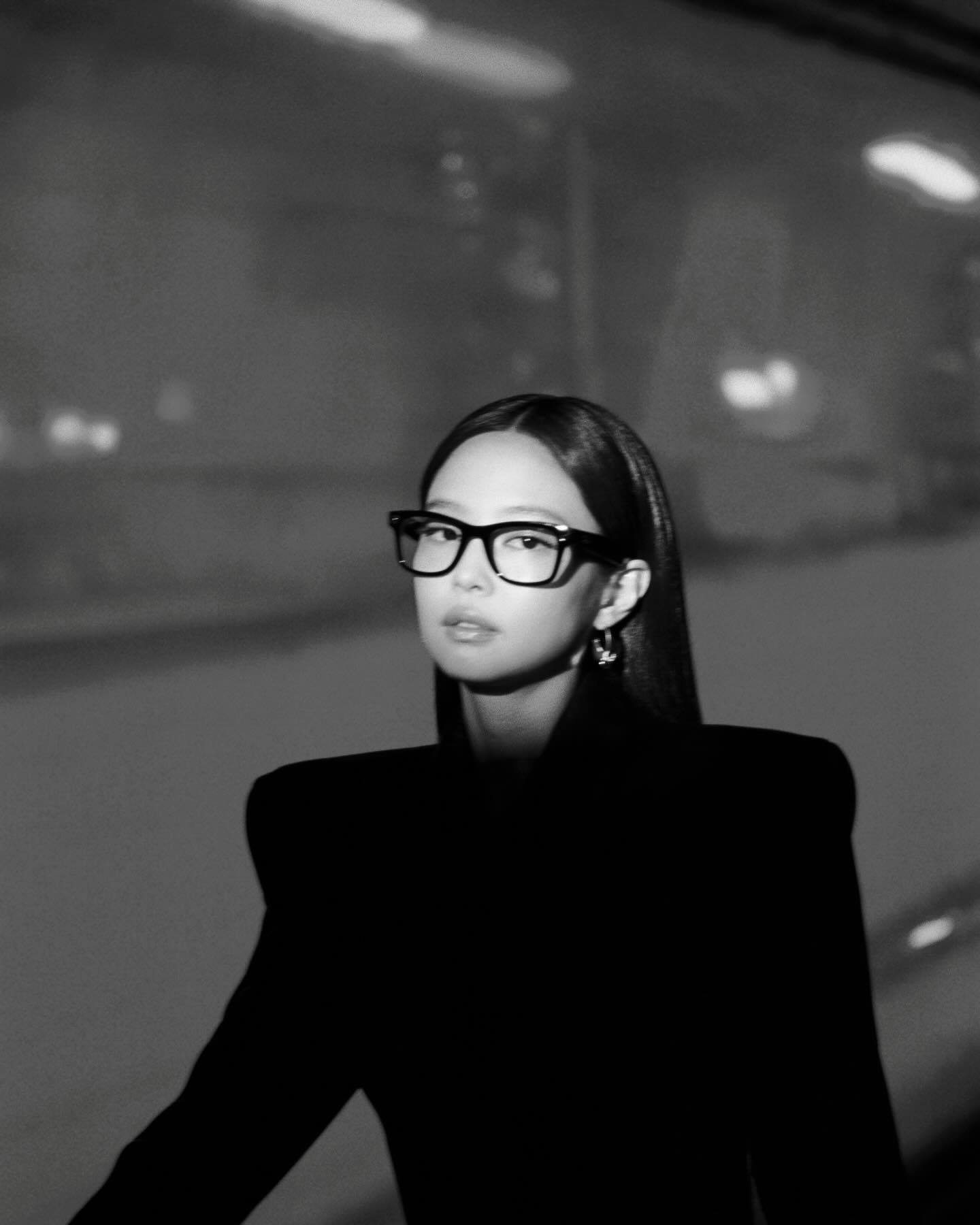 Jennie x Ray-Ban & Beats两大合作品牌同步公开新物料，签约