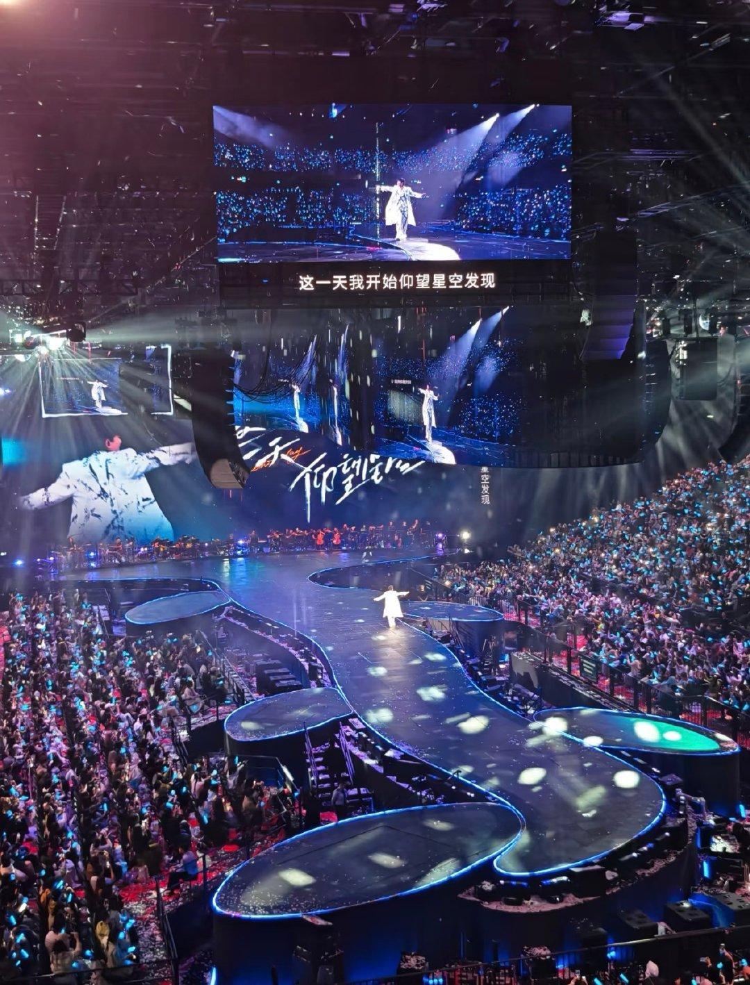 张杰张杰跨年含金量还在提高未·你好吗主题舞台封神三年，张杰的舞台审美一直在线！ 