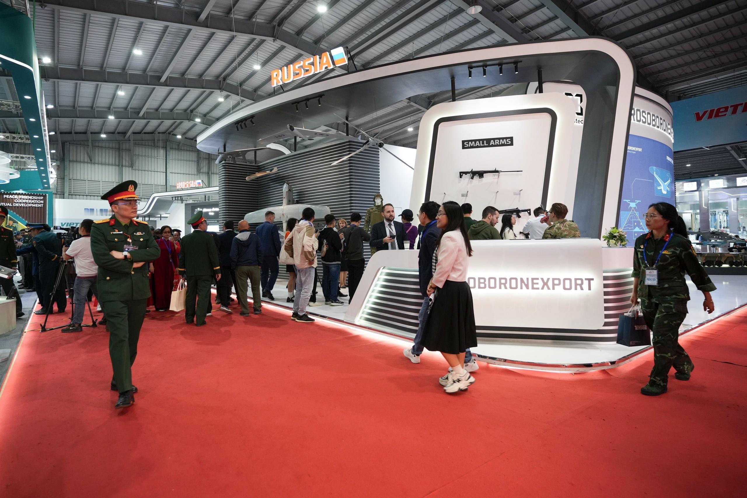 越南国际防务展上的卡拉什尼科夫集团展台