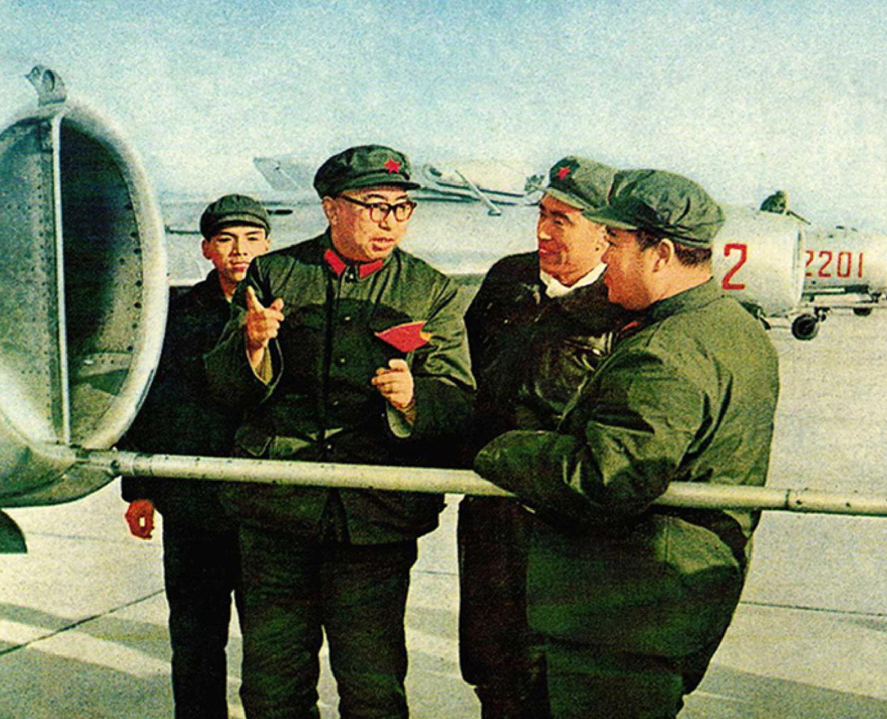 [呲牙] ”小时不识月，呼作白玉盘“，或者说”小时不知空速管，直呼长枪好犀利“—