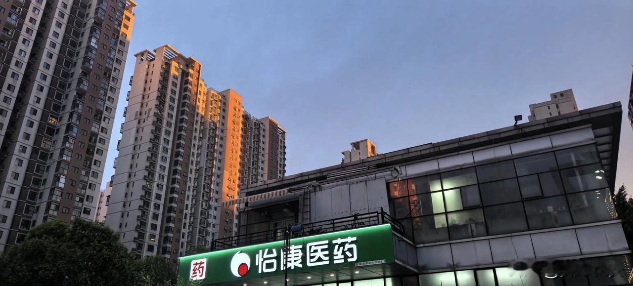 彩虹没有拍到，但是拍到了西安最美的晚霞！