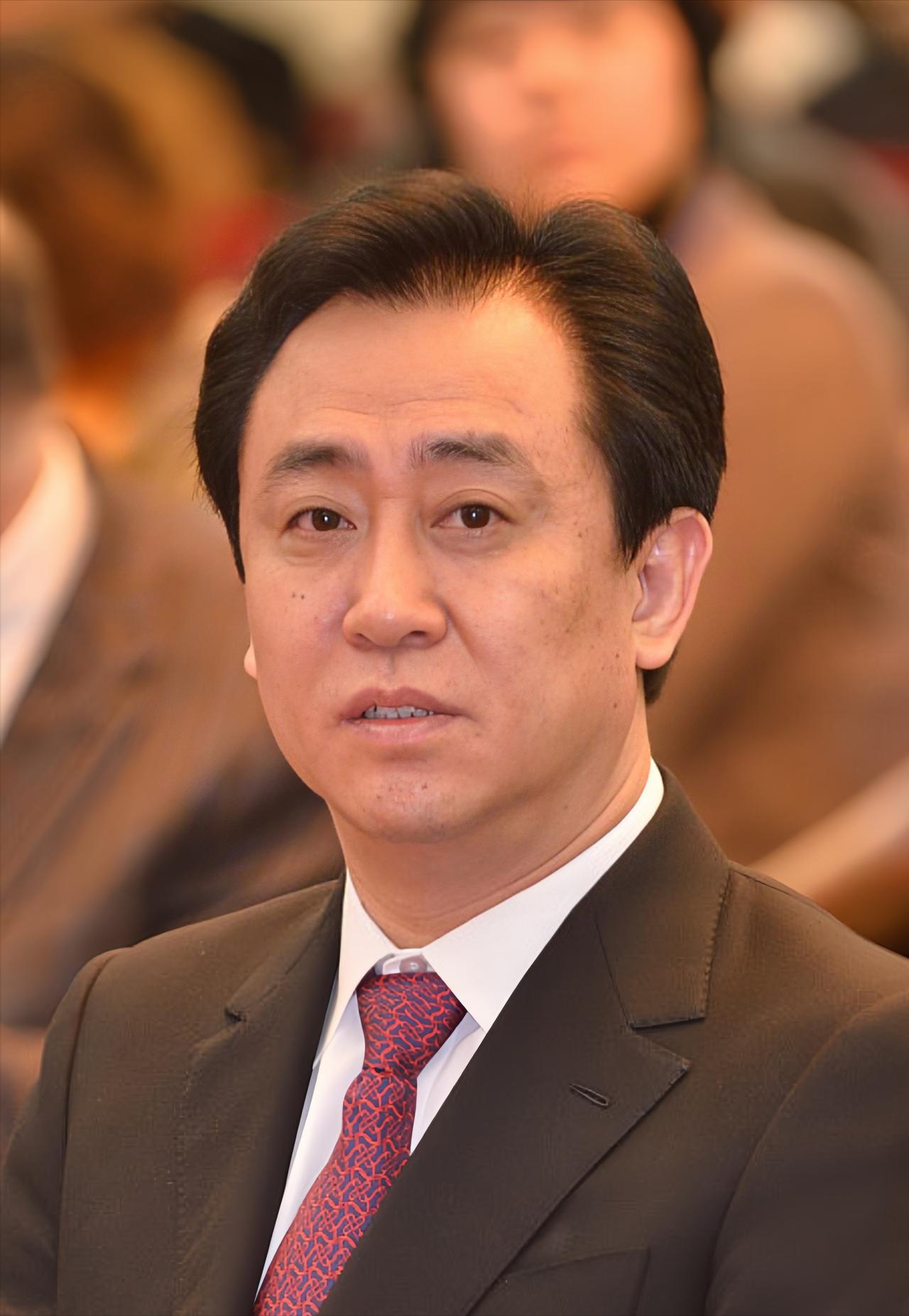 🌙这两天，全网最受关注的事，莫过于许家印的案子在深圳中院正式开庭了。

曾经叱