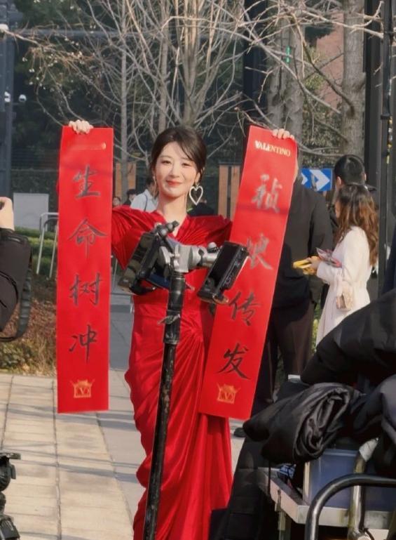 杨紫举对联宣传两部新剧《生命树》《祯娘传》，坐等和两个角色正式见面啦~杨紫举对联