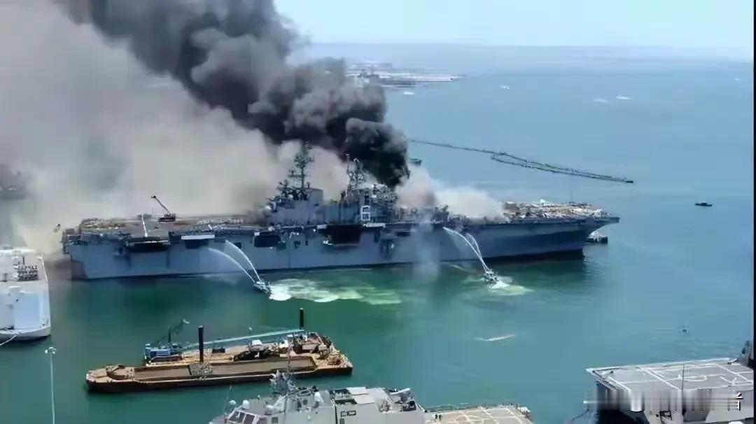 美福特号航母这把火烧得太蹊跷，美士兵为何要纵火？

先是《纽约时报》爆料，起火点