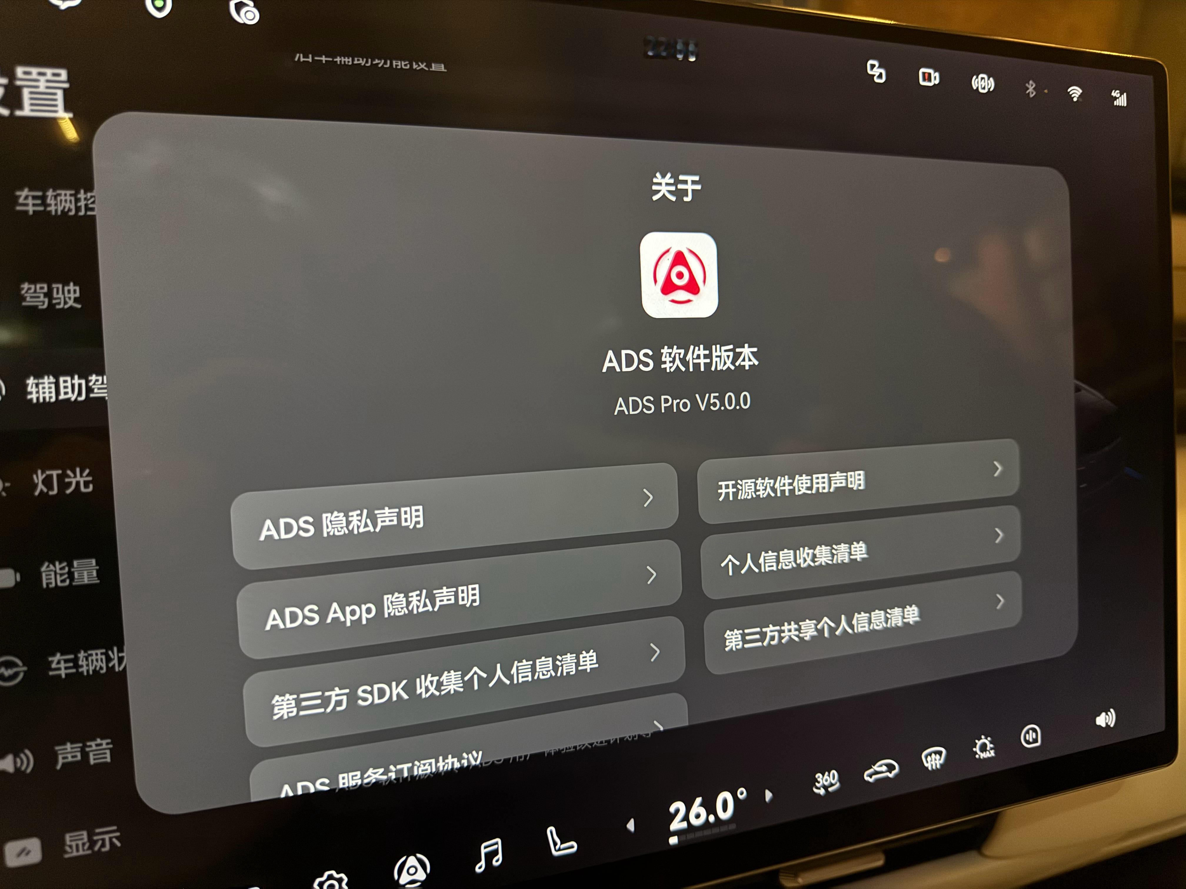 ADS Pro V5.0.0，我觉得非常好的一点是防御性驾驶能力没缩水。防御性驾