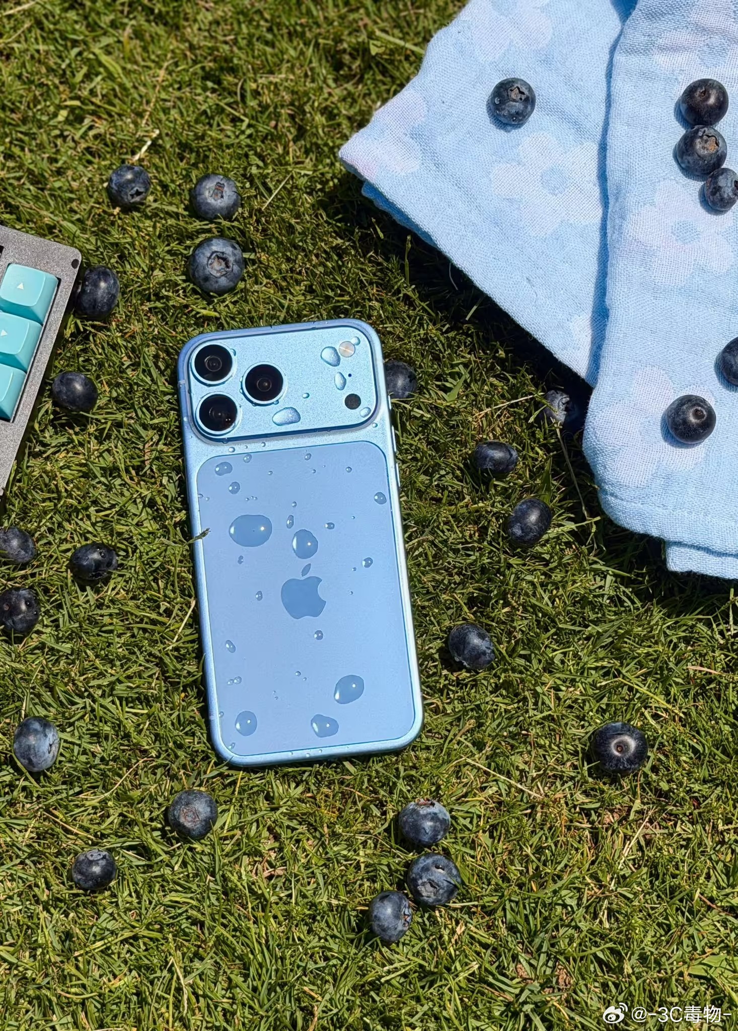 iphone18promax配色相比而言，黑色和蓝色质感没有深殷桃红色那么好 