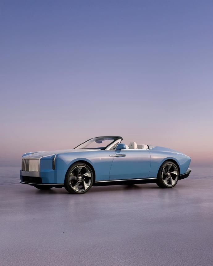 宇宙最贵的纯电敞篷车？
劳斯莱斯发布全新车型夜莺（Nightingale），为品