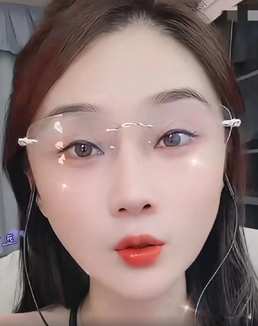 沈曼回应和二驴刘二狗各处各的！你们好不好跟我没关系！

但凡二驴给我发个信息，我