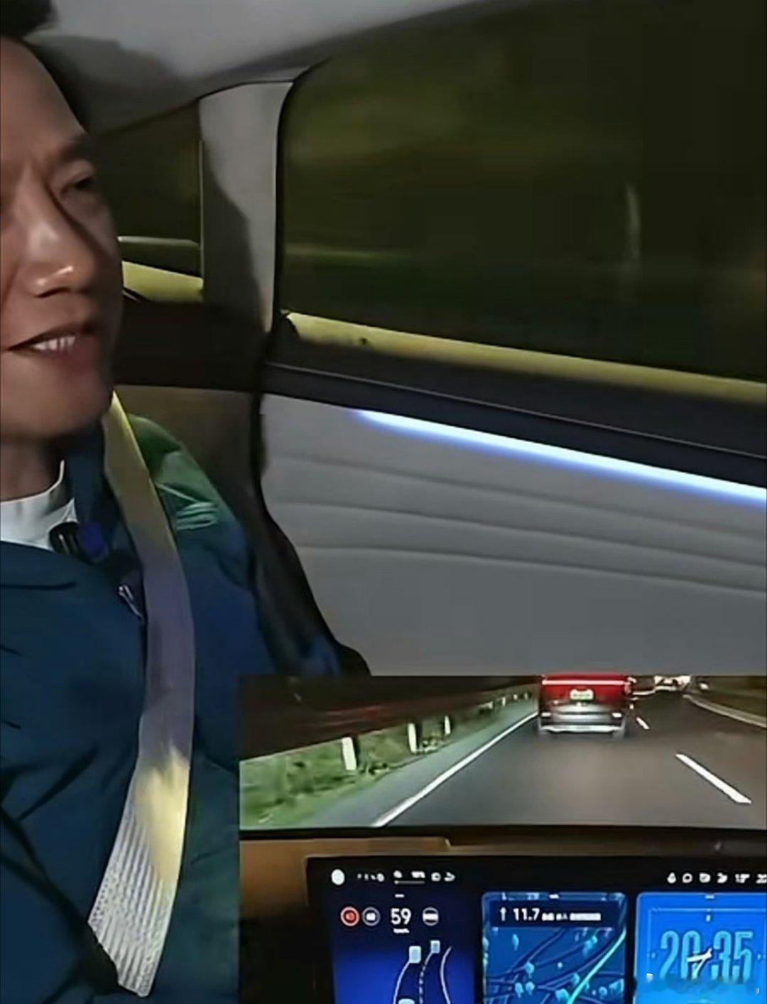 开车直播确实容易被抬走直播间，会被认为误导危险驾驶，所以这种要在专业团队更专业的