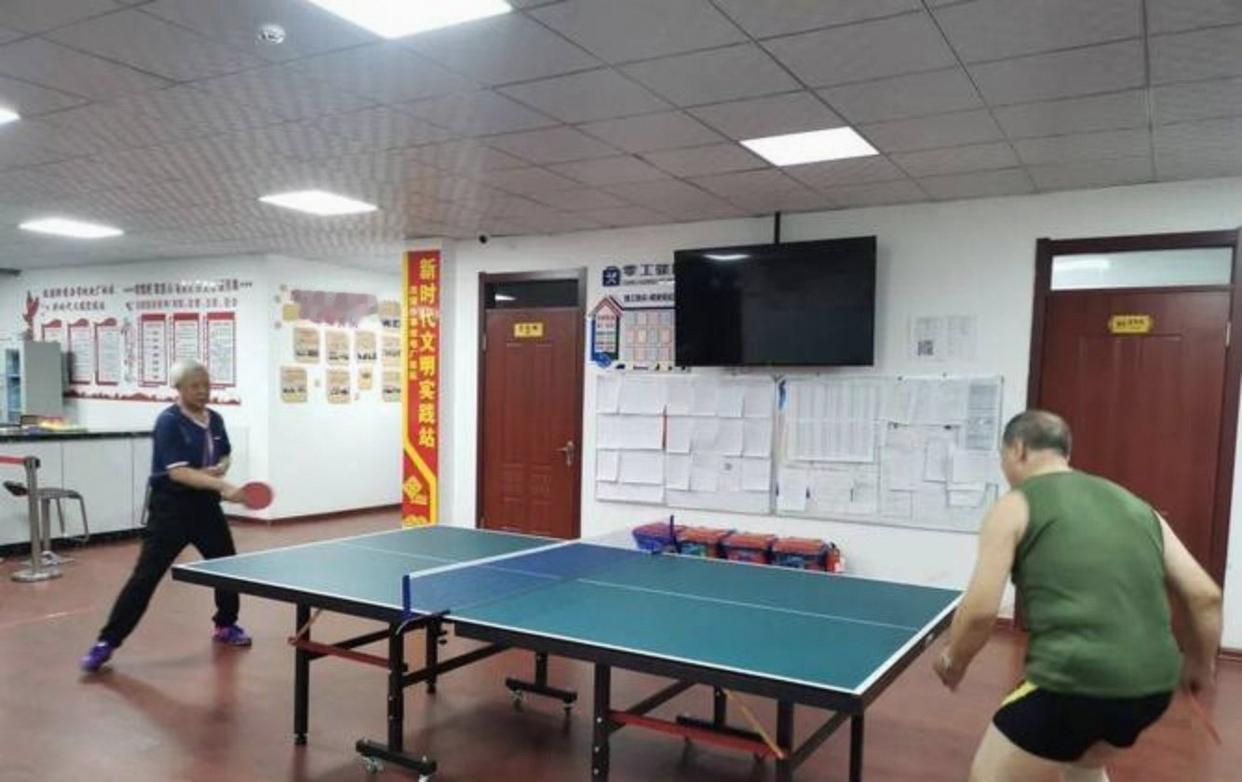 六旬老人社区活动室打乒乓球时猝死，家属以“未尽安全保障义务”为由，向社区等单位索