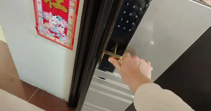 用了6年智能锁，有人劝我换回机械锁，我：笑不活了！