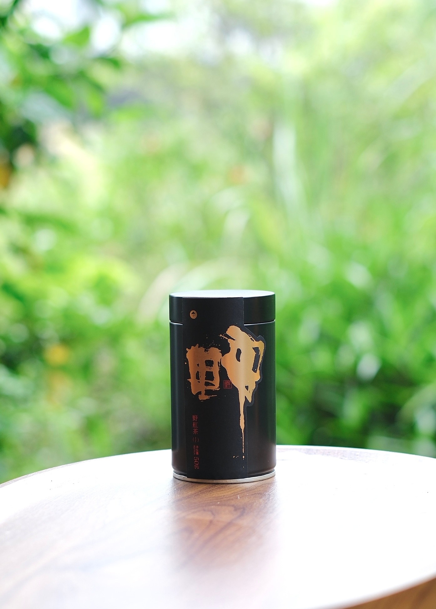 人一旦安静下来，连茶都会变得有故事。今天不谈理想，不聊未来，只想慢慢喝完这一杯。