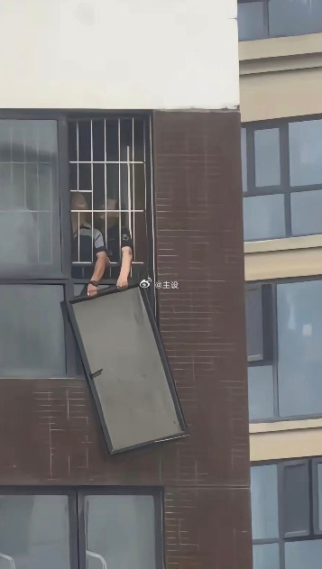 想问一下，你俩绝望不？ 