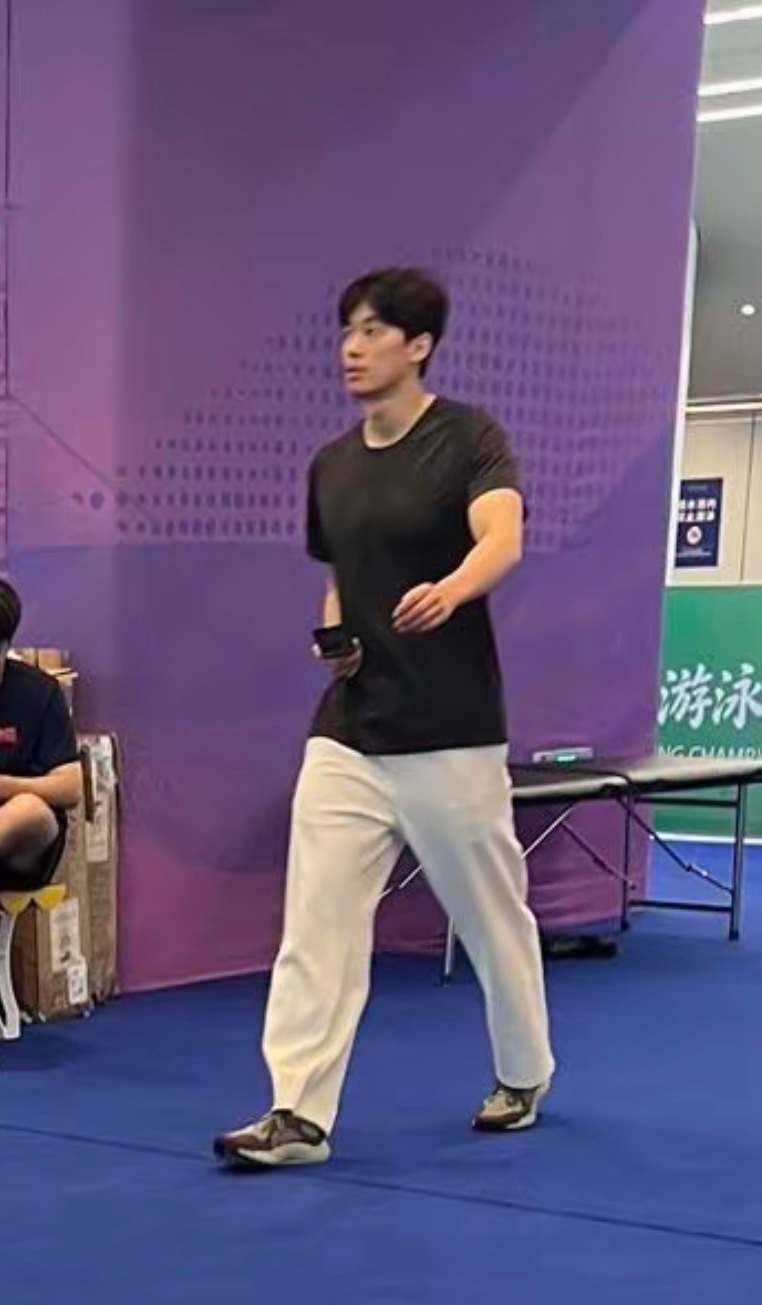 捉到一只今天来场馆的顺儿汪顺