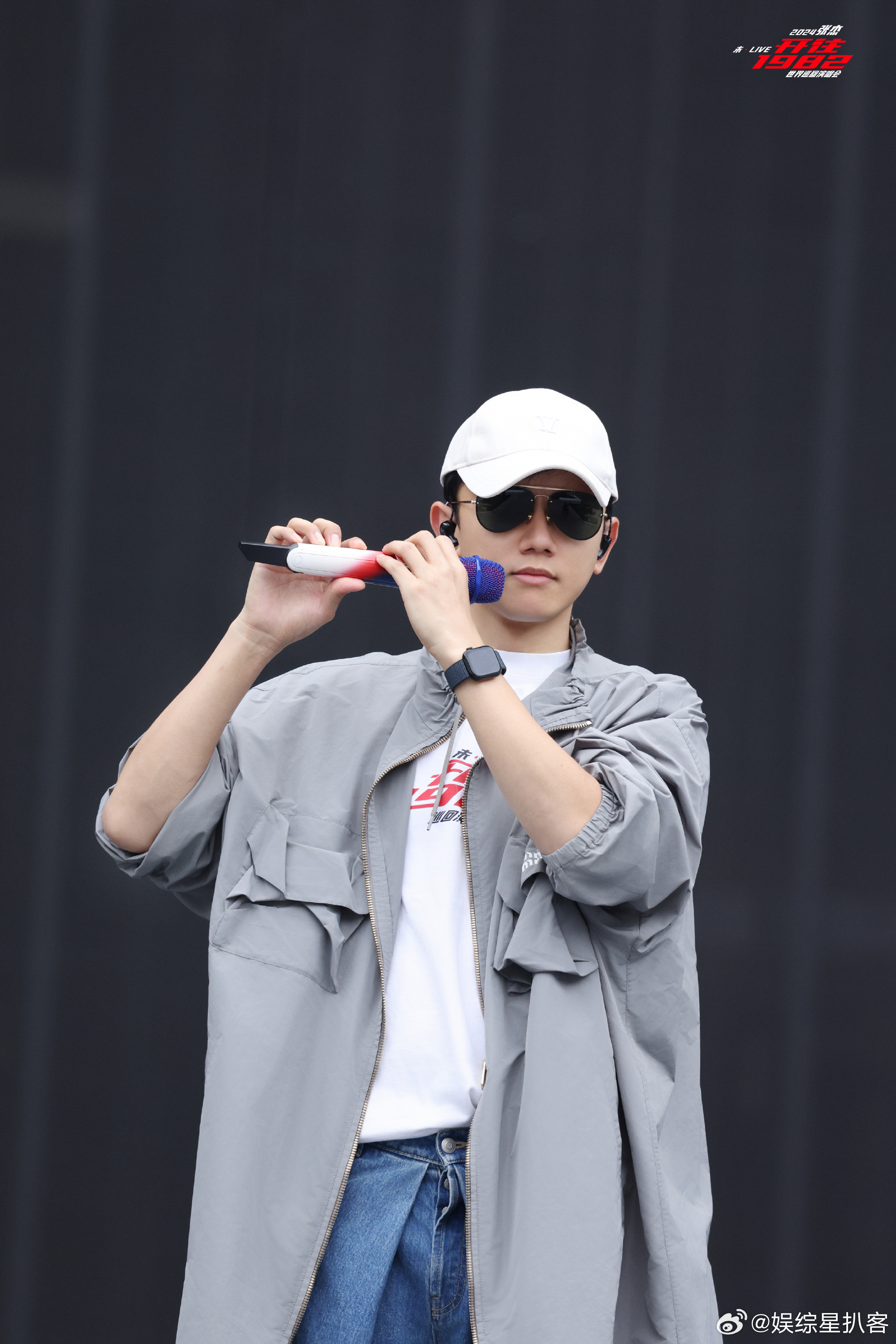 张杰演唱走过万水千山主题曲渡口张杰新歌渡口特别喜欢这首歌舒展的气质，既能感受到历