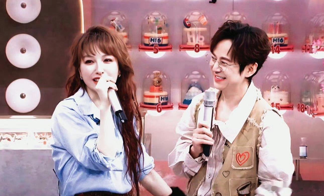 何老师给了吴昕专属的安全感大侦探何老师的十年坚守，成了吴昕最大的底气。在智力游戏