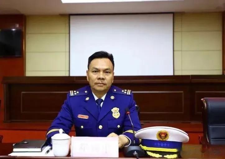 南宁市消防救援支队党委副书记、支队长邓锡中（总队级副职、一级指挥长消防救援衔）涉