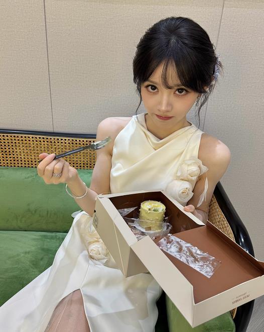 曝田曦薇司机和粉丝发生冲突 狗子曝光95花田曦薇去酒吧，结果消息被泄露，酒吧外有