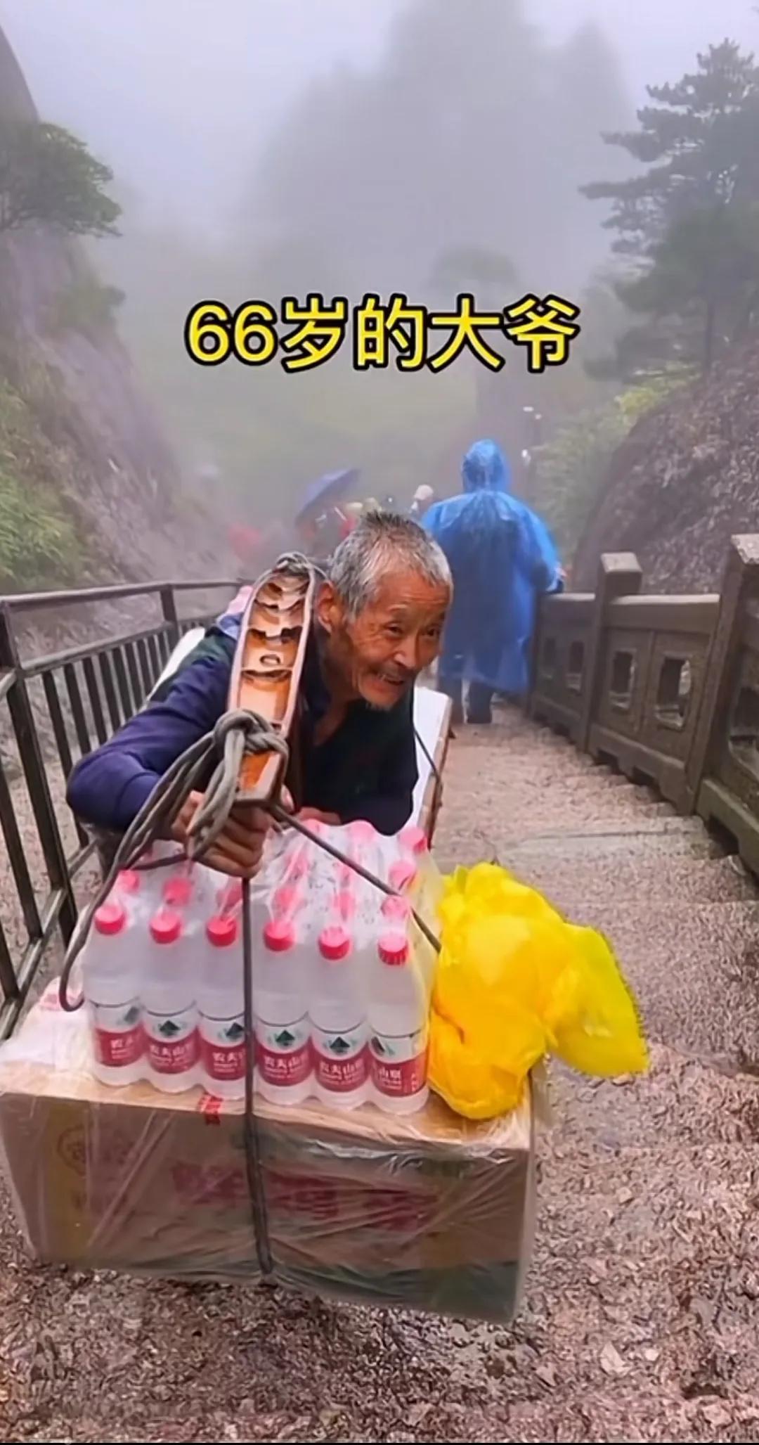 九十年代初期，头一次爬华山，陆陆续续，隐隐约约能听到类似猴子的叫声，可是又有些不