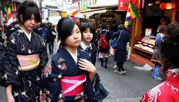 如果日本和中国开战，中国境内存在大量日资企业和长期驻沪人员，那局势会如何演变？他