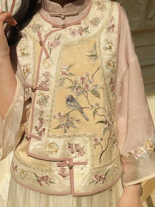 满绣小马甲 美的有点太超过啦！