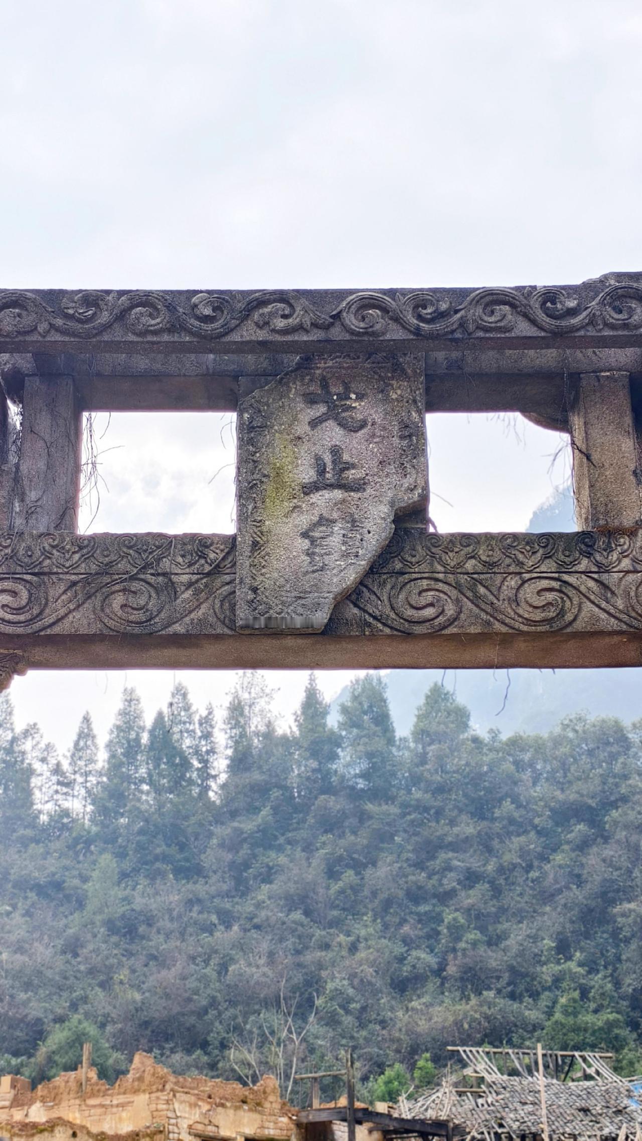 戈止镇的红旗和鞋子，我都送来了。探寻电影《得闲谨制》取景地——宜昌木桥溪和执笏山