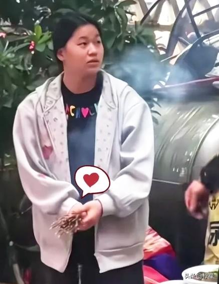 全红婵以后跳不跳水，
都不太重要了。
她都拿过两届奥运会冠军了，足够优秀了，没必