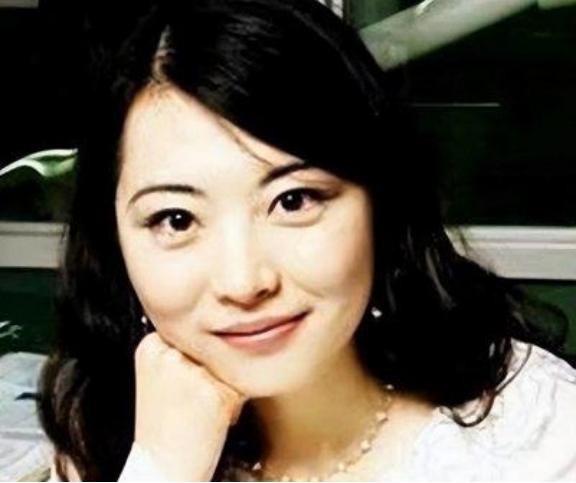 “我宁愿在美国住下水道，翻垃 圾！也不回中国！”谁能想到，说出这句话的人，竟然是