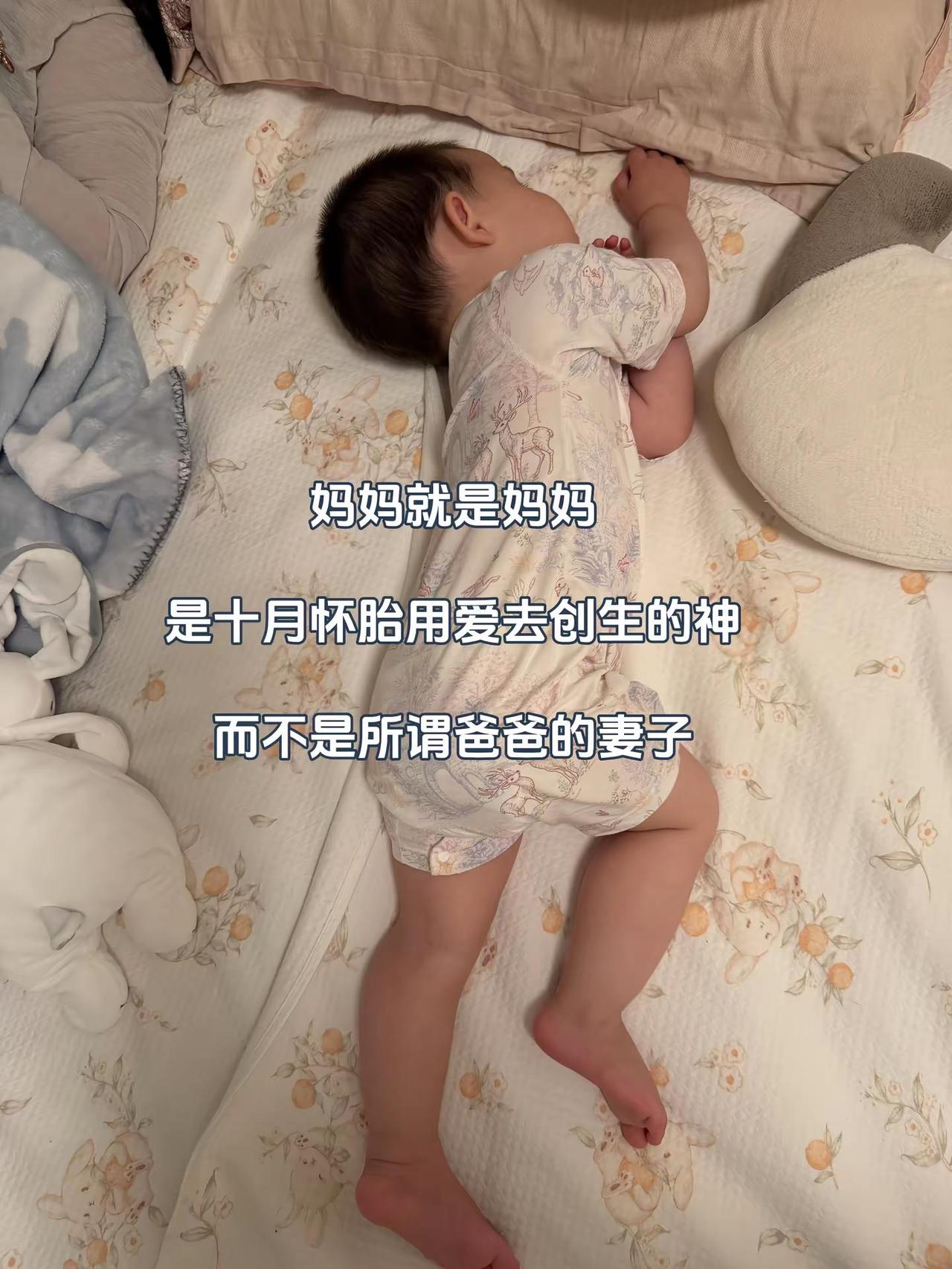 窦文涛问papi会不会叫爸爸二婚老婆妈妈。二婚老婆甚至只比papi酱大了几岁。p