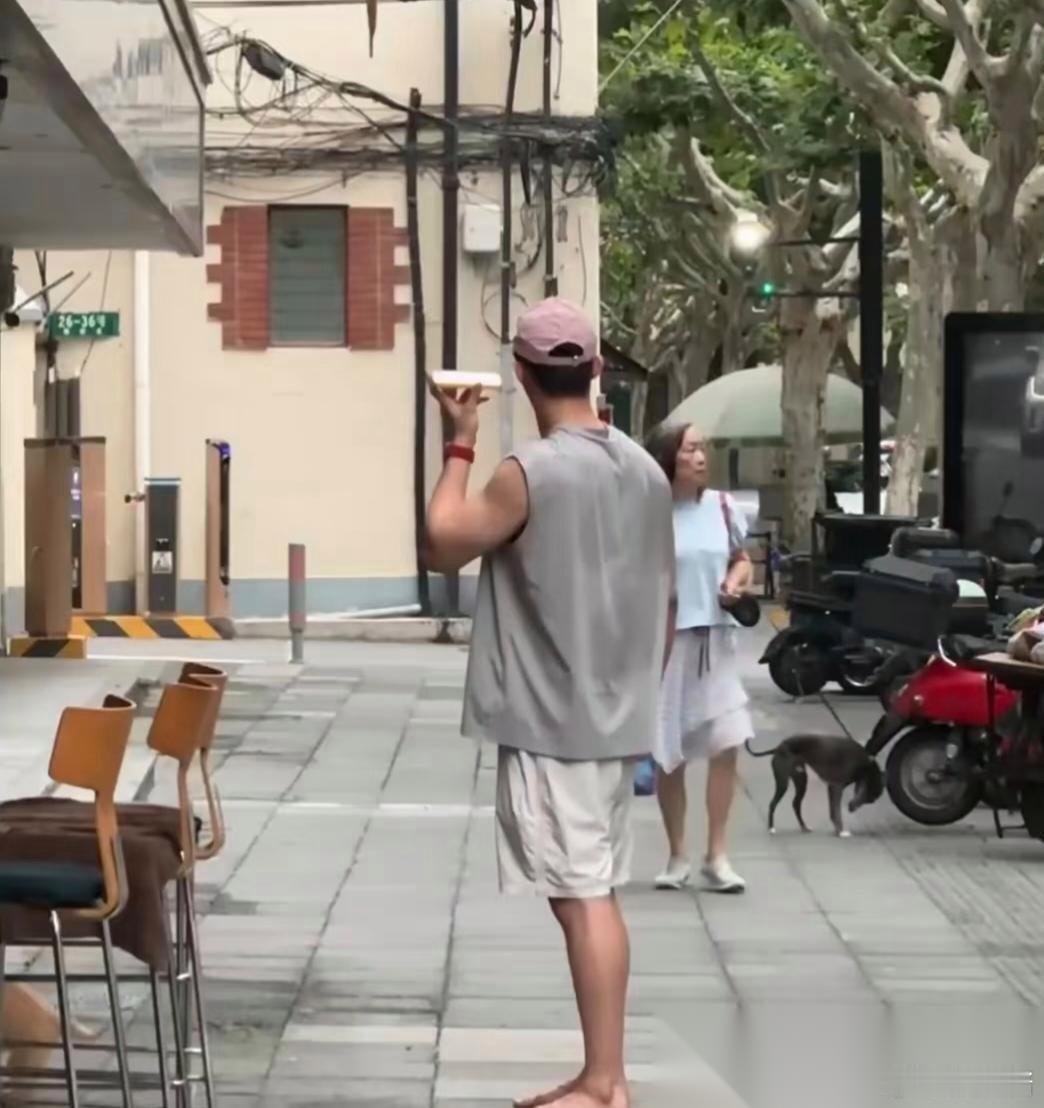 黄景瑜身高是可以，但这身材也太差了吧。 身高可以，白天181.2标杆，但身材重心