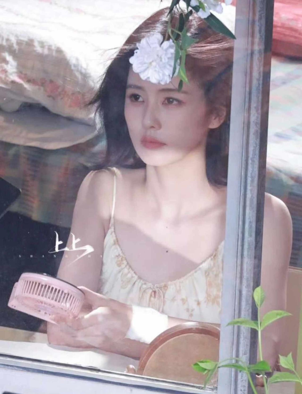 王韵娜的新衣服
白鹿 莫离 叶璃