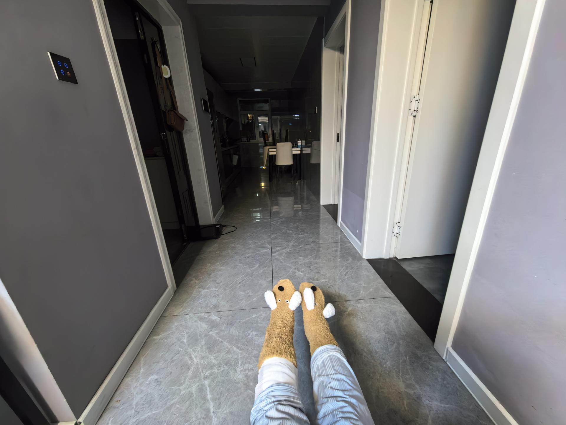 大哥给买的可爱袜袜，明天就出门显摆