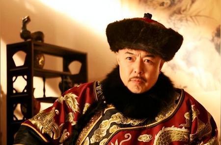 1747年，65岁的清廉之官孙嘉淦告老还乡。突然，乾隆收到密报，说他偷运十几箱黄