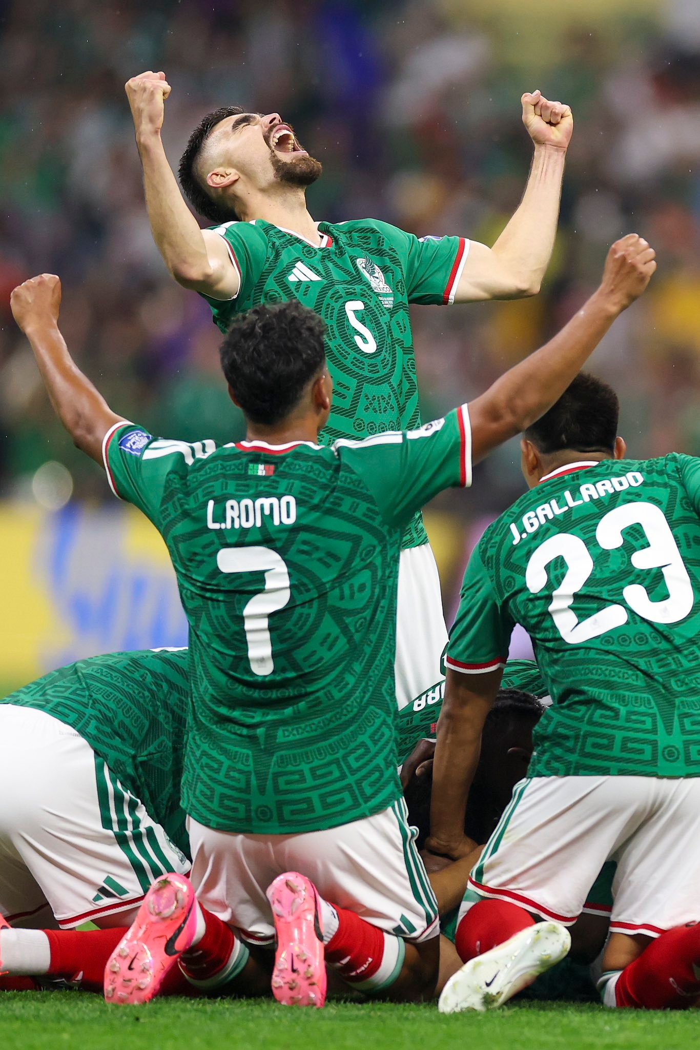 🌍🏆 今日中午结束的美加墨世界杯1/16决赛比赛中，东道主之一墨西哥队以2-